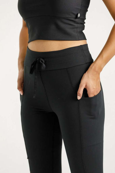 Drawstring Pocket Legging | Black